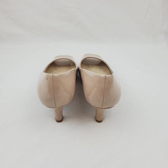 Naturalizer Hanning tan/cream peep toe pumps - Picture 10 of 11